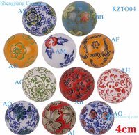 4cm/6cm/8cm/10cm Boule en céramique décorative en céramique flottante pour aquarium Décoration de la maison Ornements suspendus Conception lisse Couleurs aléatoires