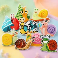Niedliche Schnecken-Stickerei, Tannenzapfen, Muschel, Skateboard, Fliege, Blume, Kautschukblatt, Muschelschale, Aufbügel- und Aufnäh-Stickerei-Patches