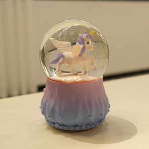 Globo di Neve Personalizzato con Unicorno Fantastico in Resina, Regalo per Ragazze, Decorazione da Tavolo - Product Image 3