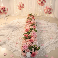 Chemin de table en fleurs artificielles en soie de haute qualité, style moderne, avec des couleurs rose et rouge pour les décorations de mariage