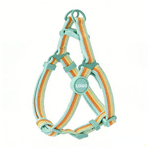 Harnais et laisse pour chien en blocs de couleurs irisées, harnais doux et confortable pour animaux de compagnie, réglable pour les promenades en extérieur - Product Image 6