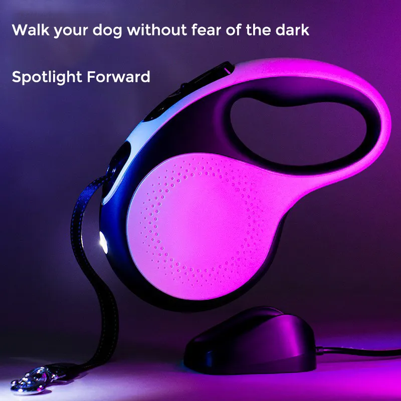 Venta al por mayor de suministros para mascotas de lujo de nailon blanco retráctil antideslizante perro mascota caminar correa de entrenamiento con luz LED