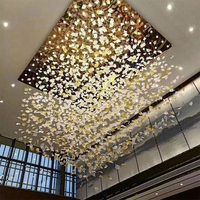 Lustres suspendus en verre de grande taille pour hall d'hôtel, luminaires LED modernes personnalisés en forme de feuille d'érable pour escaliers et salons de manucure