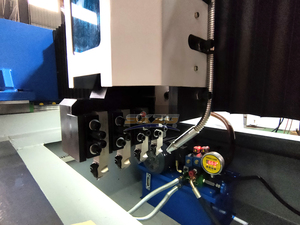 Sanxin Bán Hàng Nóng Nhôm Tấm CNC V Khe Cắm Rãnh Cắt Giàn Kim Loại Tấm Tự Động 3 + 1 Trục V Rãnh Máy - Product Image 2