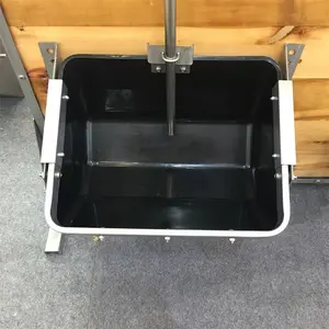 Mangeoires pour porcs en plastique d'occasion Équipement à vendre pour porcs - Product Image 1