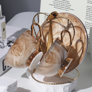 Set di Tazze e Piattini da Caffè in Stile Nordico, 18 Pezzi, Porcellana Bone China di Alta Qualità, Set da Tè Inglese per il Pomeriggio - Product Image 1