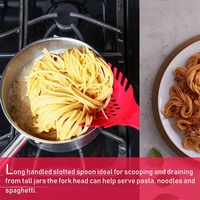 Serveur à spaghetti en nylon avec trou suspendu Fourchette à pâtes antiadhésive Cuillère à fente Passoire alimentaire Louche Ustensiles de cuisine lavables au lave-vaisselle