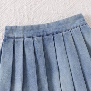 ชุดเด็กผู้หญิงสไตล์เรโทรใหม่สำหรับฤดูร้อน เสื้อกั๊กสีฟ้าลายดอกไม้ 3 มิติ พร้อมกระโปรงจีบสวยหรู ชุดเซ็ตสำหรับเด็กอายุ 2-7 ปี - Product Image 4