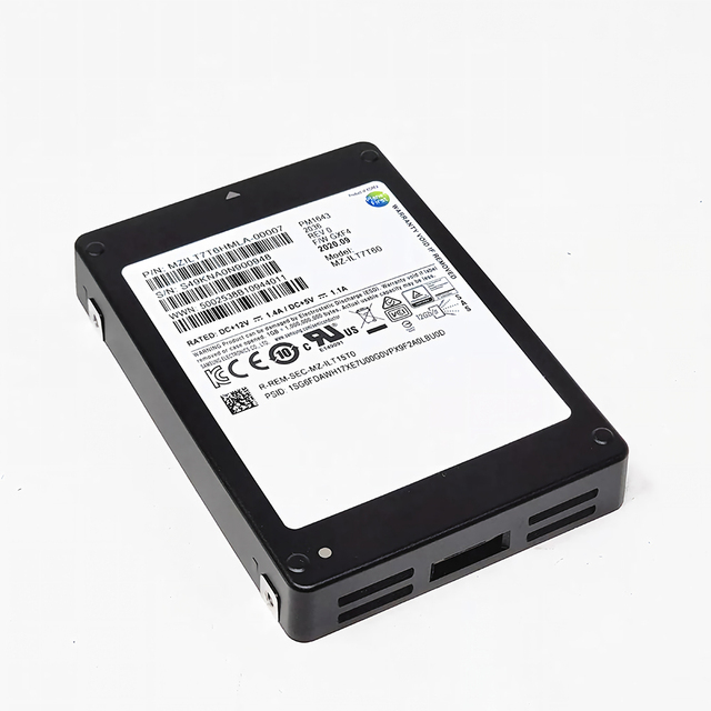IBM PM1643 7.68TB MZILT7T6HMLA SAS 12Gb/s 3D TLC 1 DWPD 2.5" SSD
