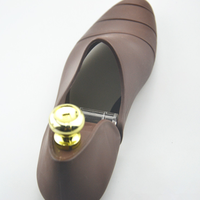Supports de chaussures réglables en plastique, formes de chaussures à ressort rétractables, embauchoirs pour maintenir la forme des chaussures, adaptés à la plupart des chaussures.