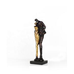 Tutta la <span class=keywords><strong>vendita</strong></span> di oro e bronzo lover figura statua scultura <span class=keywords><strong>in</strong></span> resina della decorazione della casa casa camera accessori di finitura art design - Product Image 2