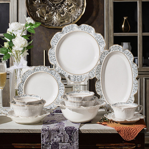 <span class=keywords><strong>Service</strong></span> <span class=keywords><strong>de</strong></span> vaisselle en céramique <span class=keywords><strong>de</strong></span> luxe européen pour 4 personnes Assiette en <span class=keywords><strong>porcelaine</strong></span> bord fleur bleue Tasse Soucoupe Design durable Lave-vaisselle - Product Image 4