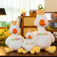 Peluche Oie Blanche Couronnée Mignonne et Moelleuse, Poupée Canard Douce Rembourrée avec Guirlande Florale Colorée pour Décoration de Canapé à Domicile, Cadeau de Fêtes