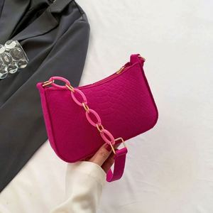 กระเป๋าถือทรงครึ่งวงกลมขนาดเล็ก รุ่น I-0163 Lady Felt Armpit Design Luxury Fashion  วัสดุ PU ซิปเดี่ยว บุโพลีเอสเตอร์ เหมาะสำหรับใช้งานกลางแจ้ง - Product Image 4