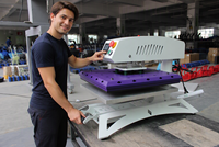 Mesin Press Panas Pneumatik Rotary Langsung dari Pabrik, Desain Swing Away, Kontroler Digital, Printer Flatbed Otomatis untuk Kaos