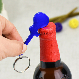 Benutzer definierte Laser gravur Logo Gitarren form Bier Weinflaschen öffner Aluminium legierung Flaschen öffner Schlüssel bund Ring Küchen zubehör - Product Image 4