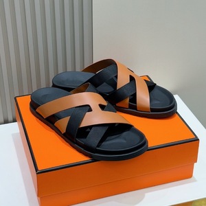 Chaussures de créateur pour hommes, tongs de plage en cuir véritable, confortables, à bout ouvert, à enfiler, sandales d'été tendance pour hommes - Product Image 1