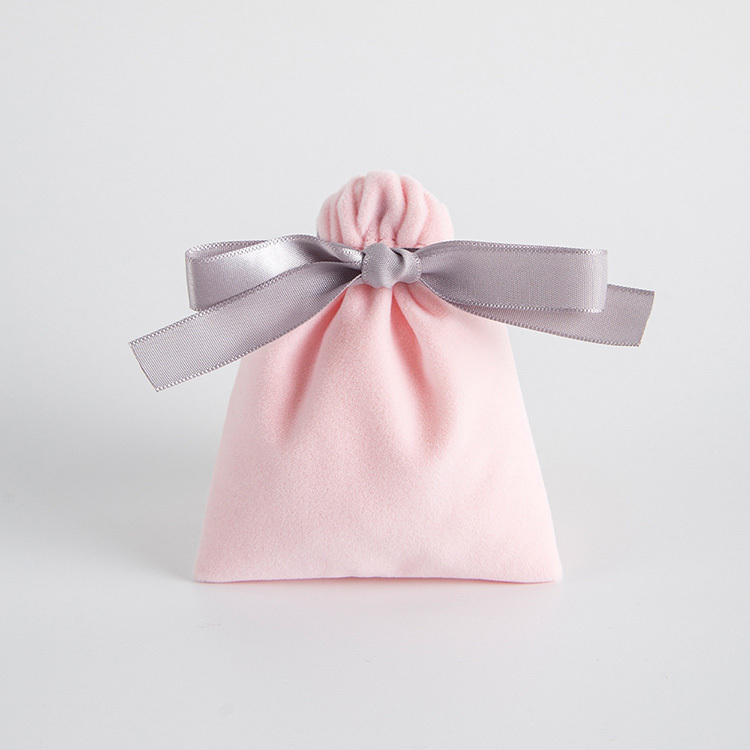 Rose avec corde grise