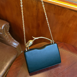Bolso de Mano Tipo Clutch de Cuero Negro Estilo Retro Refinado <span class=keywords><strong>con</strong></span> Asa de Metal Dorado en Forma de Rosa y <span class=keywords><strong>Cadena</strong></span>, Elegante y Exquisito, Ideal para Cenas - Product Image 2