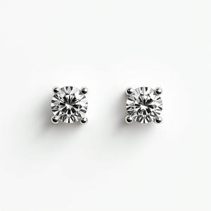 Clous d'oreilles classiques en diamant - Product Image 1