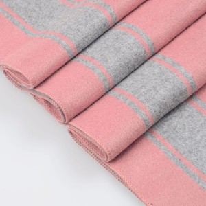 Écharpe en fausse fourrure de cachemire avec logo personnalisé, bordure encadrée, classique, unisexe, épaisse, chaude pour l'hiver, longue, type châle, vente en gros d'usine - Product Image 4