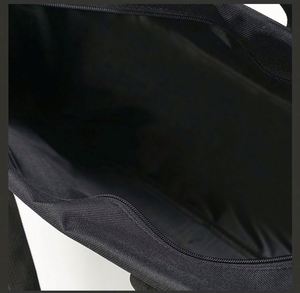 Sac de voyage personnalisé grande capacité en tissu Oxford imperméable avec bandoulière, léger et pliable, idéal pour la gym ou les nuits. - Product Image 3
