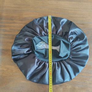 Bonnet de nuit en satin en gros, grand bonnet de sommeil avec logo personnalisé et large bande douce pour cheveux bouclés - Product Image 4