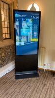 55 pouces intérieur LCD Digital Signage Android Système d'exploitation Télécommande gratuite Intérieur Wayfinding Kiosque