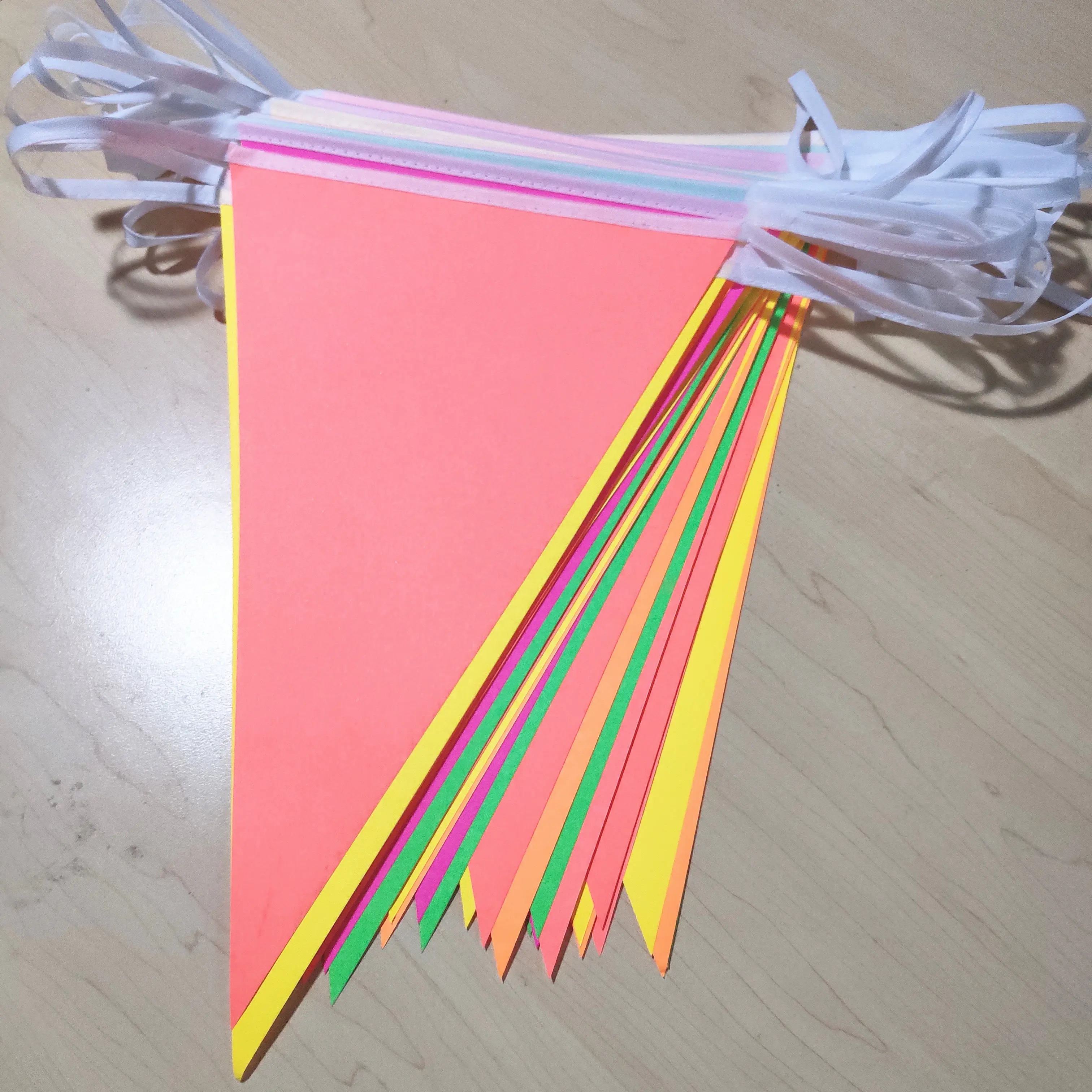 Custom luce al neon di colore di carta bunting bandiera di alta qualità stringa pennant buning per KTV, Hotel, Club, riunione della decorazione