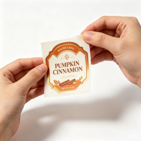 Étiquettes d'emballage découpées sur mesure en feuille d'or, à base de crème, motif citrouille cannelle, écologiques, résistantes à l'huile, à forte adhérence, auto-adhésives