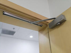 Contrôleur de <span class=keywords><strong>porte</strong></span> arrière <span class=keywords><strong>coulissante</strong></span> automatique hydraulique de bonne qualité ferme-<span class=keywords><strong>porte</strong></span> monté <span class=keywords><strong>en</strong></span> surface exposée - Product Image 3