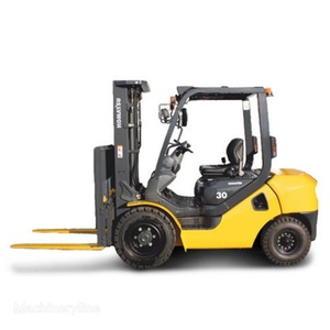 Chariot élévateur FD30 d'origine japonaise remis à neuf, prêt à l'emploi pour la manutention de matériaux de construction en usine - Product Image 4