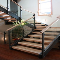 Escalier spiralé moderne Anewson avec marches en bois massif sur mesure et garde-corps en métal pour villa et hôtel, utilisation intérieure