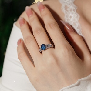 Super lujo brillante azul circón con incrustaciones anillo joyería 925 plata esterlina zafiro Cubic Zirconia <span class=keywords><strong>anillos</strong></span> para mujeres - Product Image 5