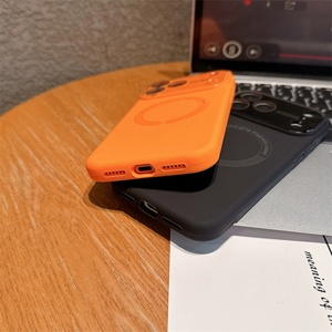 Funda de silicona líquida magnética con animación y marco grande para cámara, compatible con iPhone 17, 16, 15, y iPhone 17 Pro Max - Product Image 3