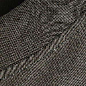 เสื้อยืดพิมพ์ลายผู้ชายสีเขียวมะกอก ทรงหลวม น้ำหนัก 180 GSM ผ้าฝ้าย 100% พิมพ์ลายยางแบบกำหนดเองความหนาแน่นสูง - Product Image 4