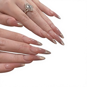 Ongles à presser dégradés rose nude brillant, forme amande, pour un look de salon prêt-à-porter - Product Image 1