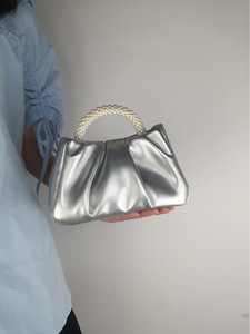 Trendy Pearl Handle Pleated Cloud Handbag Soft PU Leather Messenger Bag Single <b>Strap</b> <b>Shoulder</b> Bag Women Temperament - Product Image 6