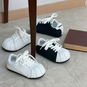 <span class=keywords><strong>Botas</strong></span> <span class=keywords><strong>de</strong></span> tobillo <span class=keywords><strong>blancas</strong></span> retro con puntera <span class=keywords><strong>de</strong></span> concha para niños y <span class=keywords><strong>niñas</strong></span>, estilo primavera 2026, diseño feo-adorable, casuales, con suela <span class=keywords><strong>de</strong></span> goma para skate. - Product Image 4