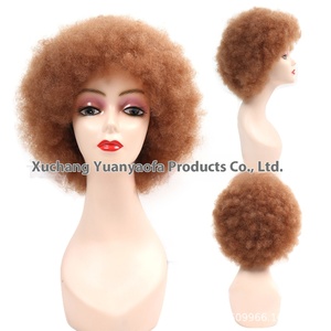 Perruque courte bouclée <span class=keywords><strong>afro</strong></span>-américaine européenne, noire, en fibre de <span class=keywords><strong>soie</strong></span> glacée haute température, résistante à la chaleur, avec serre-tête - Product Image 2