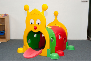 Bricolage de bande dessinée colorée et attrayants, Tunnel de jeu en plastique, en forme de chenille, pour l'intérieur de la maternelle - Product Image 5