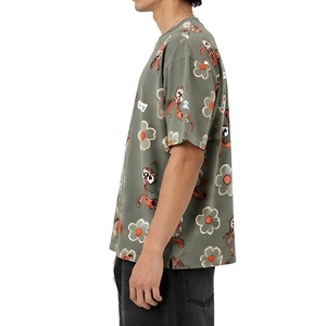 เสื้อยืดผู้ชายผ้าฝ้ายคุณภาพสูงเนื้อหนา พิมพ์ลายกระต่ายดอกไม้ทั่วตัว ทรงโอเวอร์ไซส์ ไหล่ตก สไตล์สตรีทแวร์ - Product Image 3