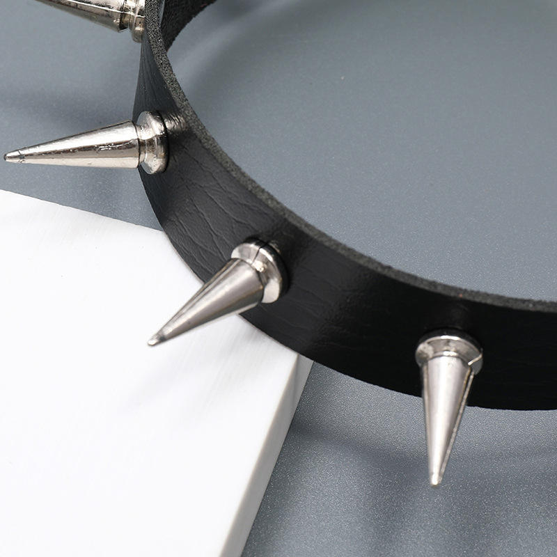 Collier Ras Du Cou à Pointes Et Rivets Gothiques Avec Pointes Et