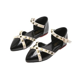 Sandali per bambini 2025 estate nuove <span class=keywords><strong>scarpe</strong></span> in pelle a punta per bambine di mezza età <span class=keywords><strong>scarpe</strong></span> con rivetto a fondo morbido per bambini - Product Image 5