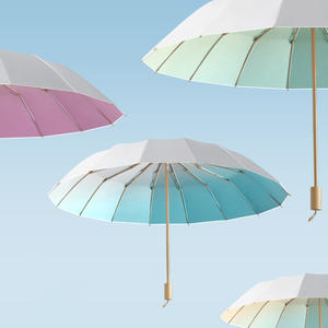 Parapluie pliant dégradé à 16 nervures avec impression de logo personnalisé Manche en bois Revêtement argenté Parapluie pour la pluie et le <span class=keywords><strong>soleil</strong></span> - Product Image 2