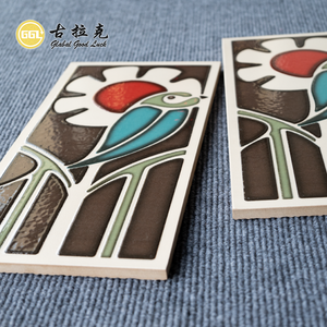 Carreaux de mosaïque en céramique émaillée rétro à motif de fleurs et d'oiseaux de nouveau design pour la décoration de murs et de sols intérieurs - Product Image 4