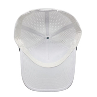 Gorra de Béisbol Deportiva de Poliéster Impermeable de 5 Paneles con Logotipo de PVC y Goma OEM al por Mayor, con Corte Láser y Perforaciones