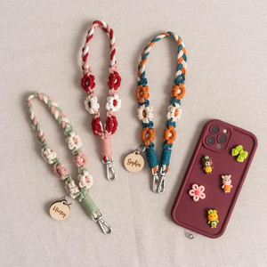 Cordon de téléphone portable tressé fait main avec motif fleur de marguerite, également utilisable comme porte-badge et bandoulière - Product Image 5