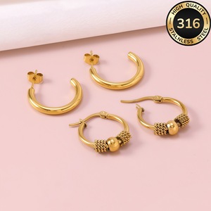 Boucles d'oreilles pendantes vintage à nœud, deux paires de boucles d'oreilles créoles simples en acier inoxydable 316 plaqué or, accessoires pour femmes - Product Image 5
