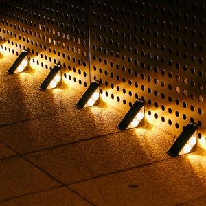 Luces Solares para Escaleras Exteriores, Luz LED para Escalones, Luz Solar para Escaleras de Jardín para Caminos, Escaleras, Senderos, Cercas - Product Image 1